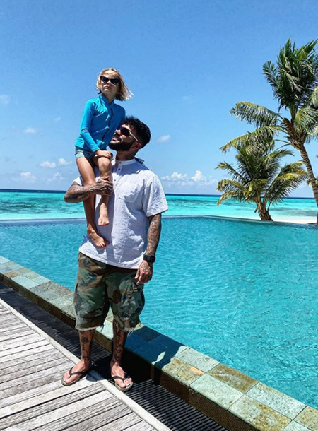 Джиган и Оксана Самойлова с детьми отдыхают на Мальдивах вместе с семьей Тимати Джиган и Оксана Самойлова с детьми отдыхают на Мальдивах вместе с семьей Тимати Звезды,Новости о звездах