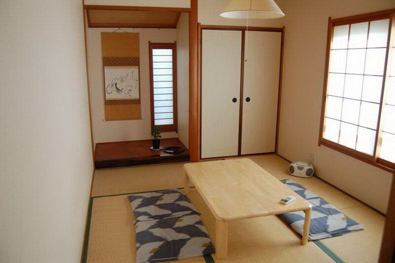 Интерьерные лайфхаки маленьких квартир Японии японцы, японцев, время, экономии, студии, каждый, место, высокими, мебель, более, прячут, квартирке, места, пространства, японских, многих, жителей, конструкции, используют, благодаря