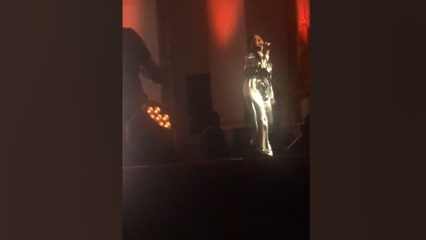 Располневшая Манижа выступила на открытии «Кинотавра» в Сочи Располневшая Манижа выступила на открытии «Кинотавра» в Сочи Шоу-бизнес