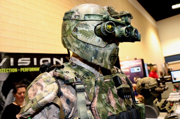Современная экипировка солдат, делающая их похожими на пришельцев из будущего