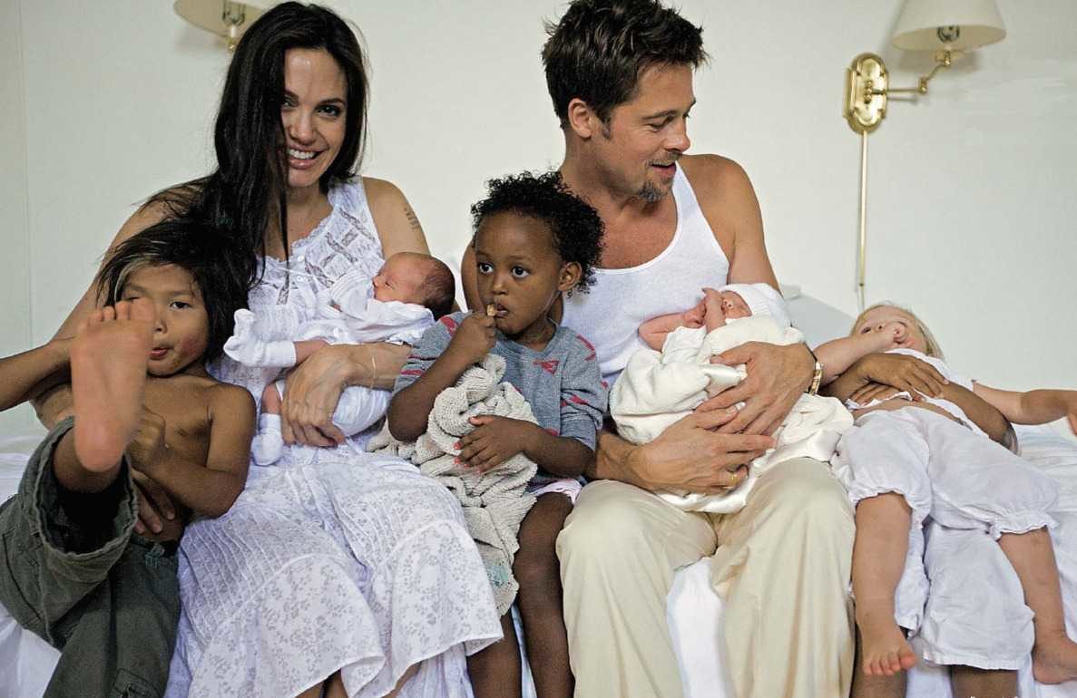 Анджелина Джоли и Бред Питт завершили развод и договорились об опеке над детьми