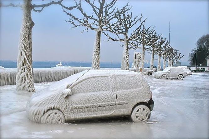 Зима превращяет автомобили в искусство отдых