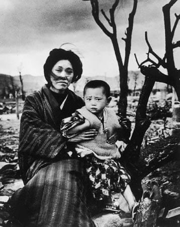 Некто бросил атомные бомбы на Японию. Но мы не скажем кто 