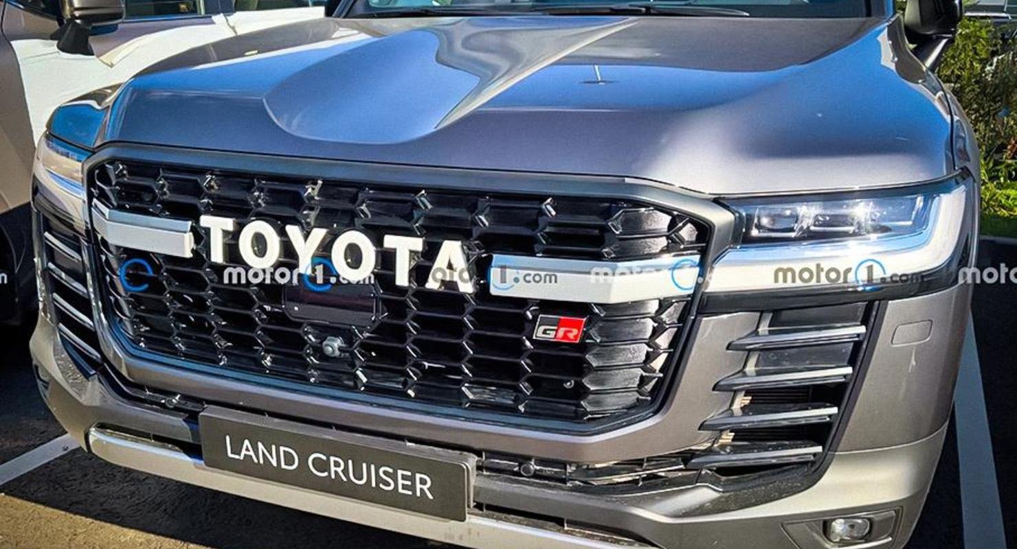В России сфотографировали Toyota Land Cruiser 300 GR Sport