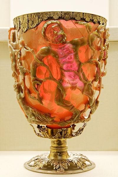 «Кубок Ликурга» из цветного стекла. Рим, IV в. н.э.