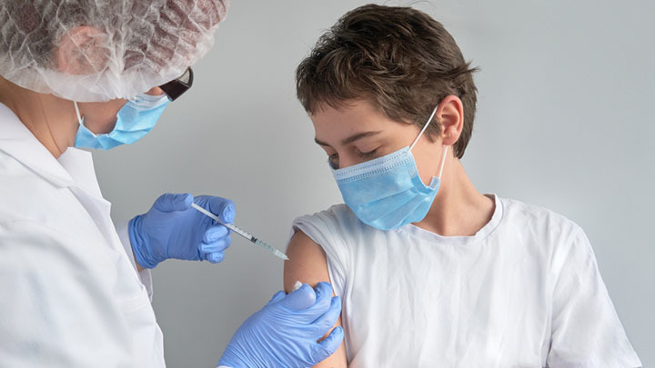 ЭКСПЕРИМЕНТЫ НА ДЕТЯХ? СКРЫТЫЕ ЛОВУШКИ ПРИВИВОЧНОЙ КАМПАНИИ В ШКОЛАХ