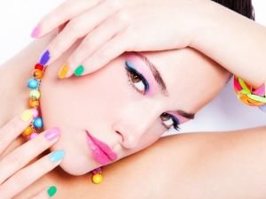 Цветной маникюр