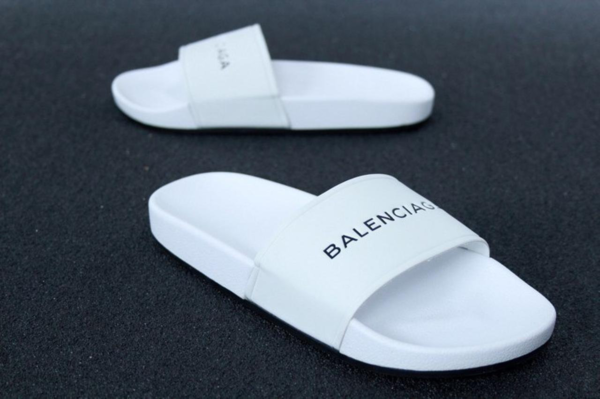 Едем на море: самые модные шлепанцы 2019 года 