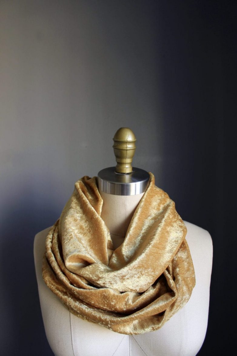 Уютный, бархатный шарф-снуд за 20 минут