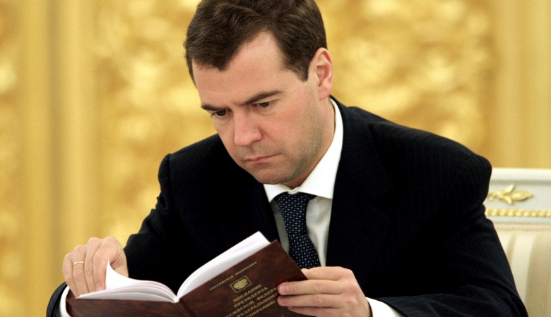 Медведев рассказал, как в детстве его не пускали в библиотеку