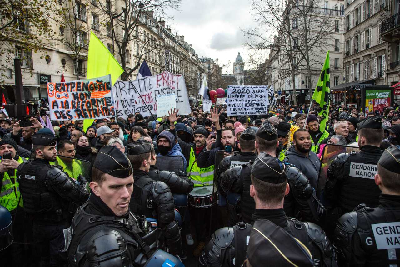 СТРАШНАЯ СТОРОНА ПАРИЖА: НОТР-ДАМ ПОД ДУЛАМИ АВТОМАТОВ СТРАШНАЯ СТОРОНА ПАРИЖА: НОТР-ДАМ ПОД ДУЛАМИ АВТОМАТОВ геополитика