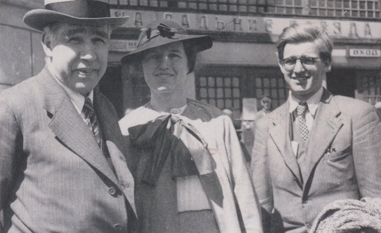 Нильс Бор, Маргарет Бор и их сын Оге - впоследствии Нобелевский лауреат.