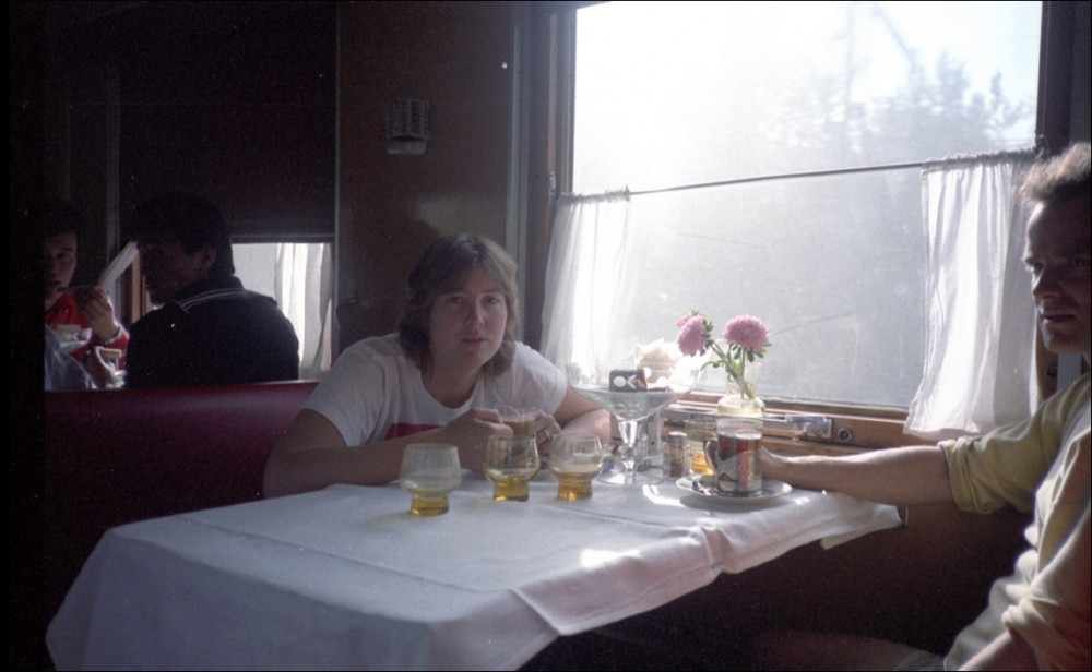 1985 год. В вагоне-ресторане поезда Москва-Пекин.