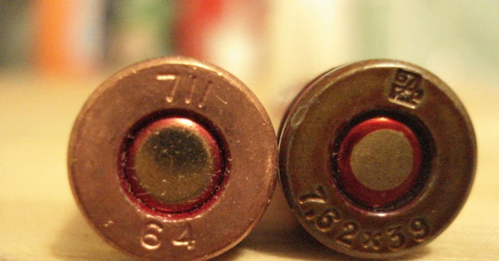 Какие отличия между боевыми и охотничьими патронами Какие отличия между боевыми и охотничьими патронами оружие