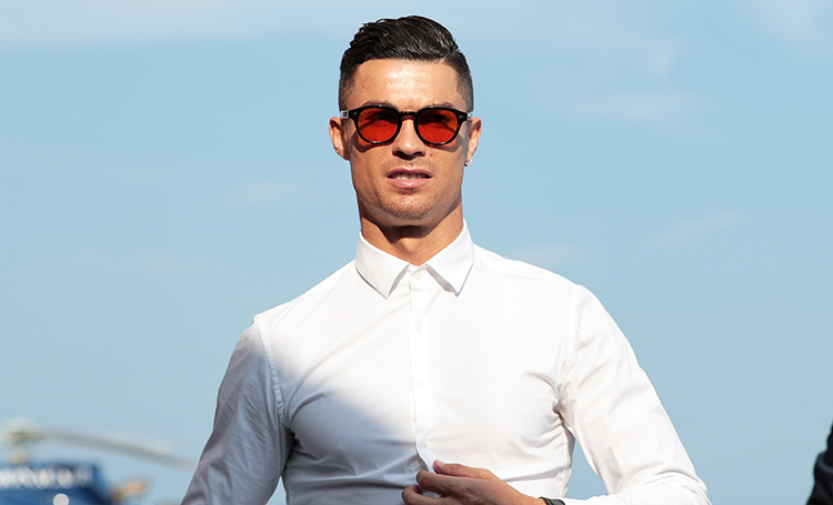 У Криштиану Роналду 200 миллионов подписчиков в Instagram: какие фото помогли ему установить рекорд и сколько он на этом зарабатывает