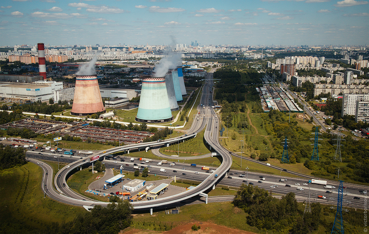 Полёт на вертолёте вдоль МКАД на юге Москвы