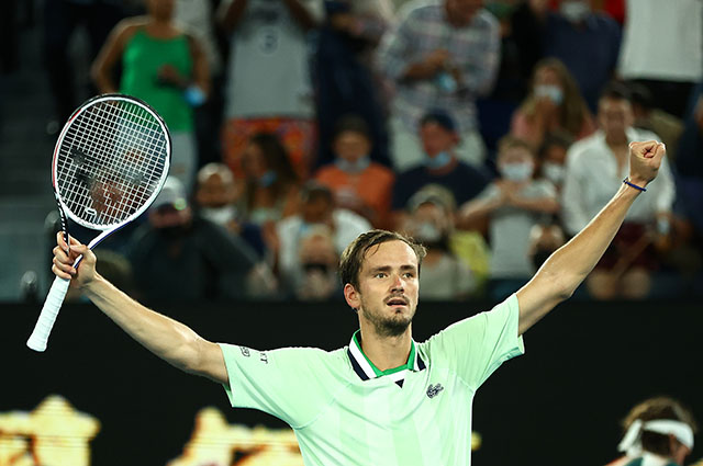 Теннисист Даниил Медведев накричал на судью на турнире Australian Open: "Ты тупой?"