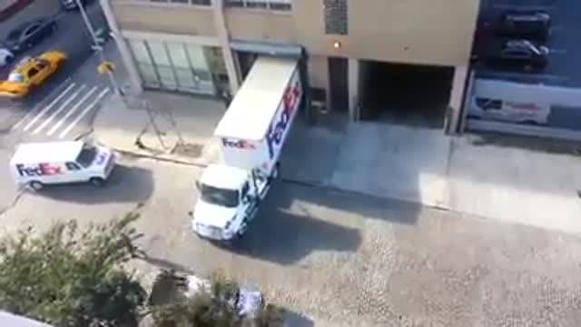 Картинки по запросу fedex truck amazing reverse parking