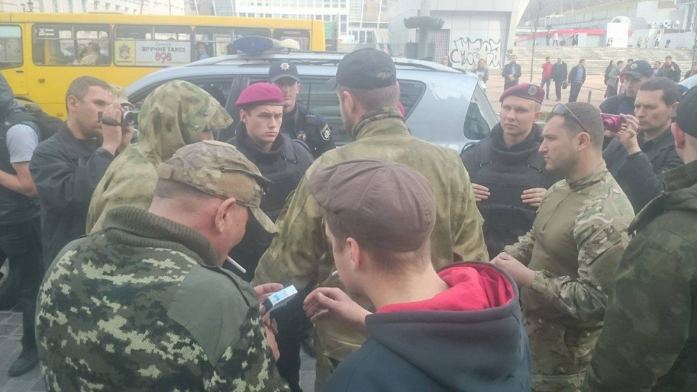 Зачем жгут покрышки на митингах