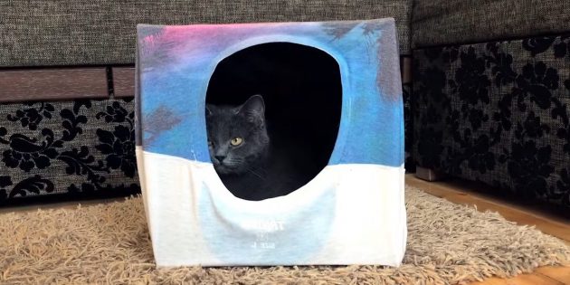 Как сделать домик для кошки из коробки и футболки своими руками