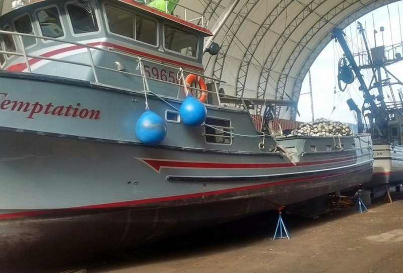Теперь команда и владельцы пострадавшего судна требуют компенсации в размере $700000 за травмы, потерю дохода, моральный вред, а также ущерб, нанесенный судну, которое выпало из дела на весь оставшийся рыболовный сезон в 2016 году Теперь команда и владельцы пострадавшего судна требуют компенсации в размере $700000 за травмы, потерю дохода, моральный вред, а также ущерб, нанесенный судну, которое выпало из дела на весь оставшийся рыболовный сезон в 2016 году аляска, видео, корабль, лосось, рыба, судно, сша, территория