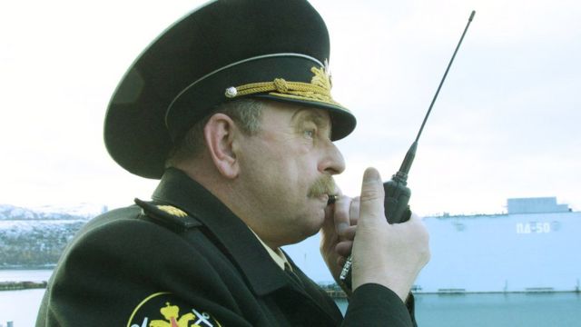 Командующий Северным флотом адмирал Вячеслав Попов в 2001 году