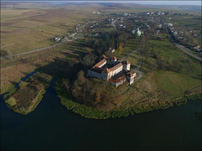 Свиржский замок — родовой замок Д’Артаньянов, монастырь кармелиток в Бетюне, дом палача, бастион Сен-Жерве.