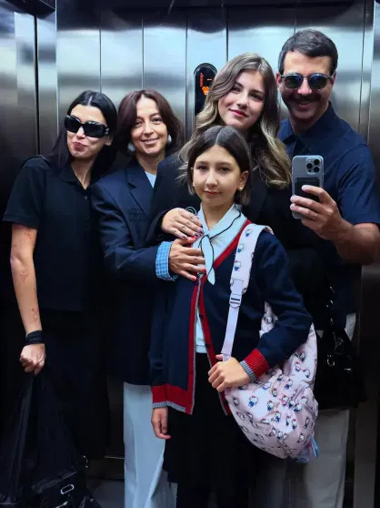 Падчерица Ивана Урганта снялась в белье, прикрывшись винтажной сумкой Chanel Кикнадзе, Эрика, Урганта, КикнадзеЭрика, Ургант, недавно, также, карьеру, Ивана, своей, сентябре, настоящее, Найнмайс, 9mice, музыкантом, романе, слухи, появились, модель, Sanchy