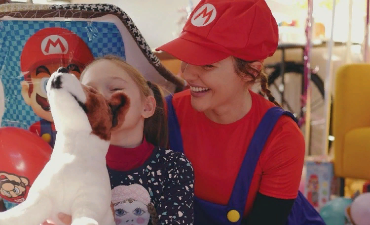 Звезда "Великолепного века" Мерьем Узерли отметила день рождения дочери в необычном образе