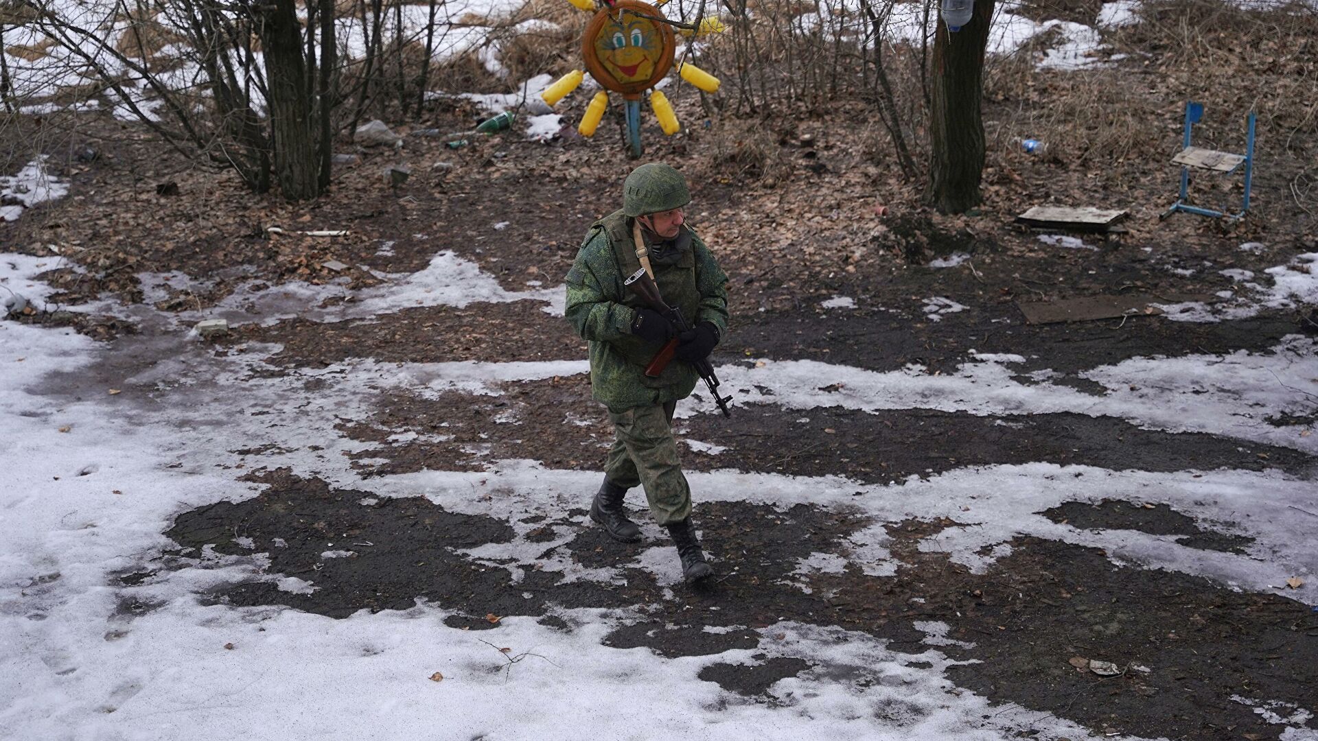 Военнослужащий ЛНР на линии соприкосновения в Луганской области - РИА Новости, 1920, 19.02.2022