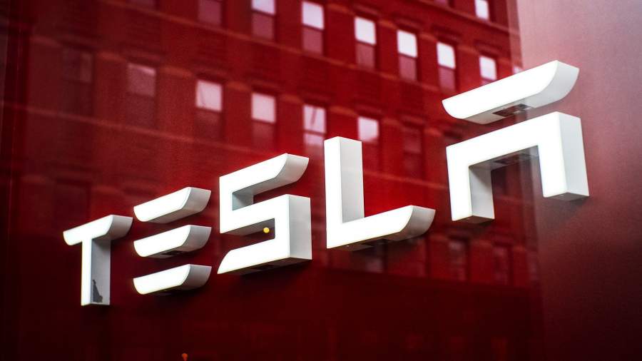 Противники Tesla начали штурм помещения завода в Германии