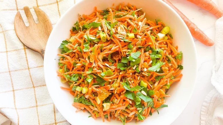 Марокканский морковный салат: готовимся к весне с ярким постным блюдом ложки, минут, столовые, карри, петрушку, зеленый, чайной, семена, подсолнечника, можно, терке, уксус, пресс, через, пропущенный, Интересный, масло, оливковое, Взбить, готовить1