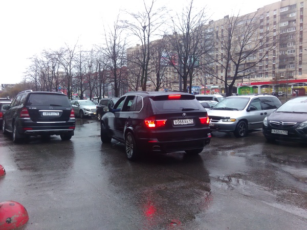 Только что задержали водителя под веществами в нашем дворе наркотики, авто, Санкт-Петербург, длиннопост
