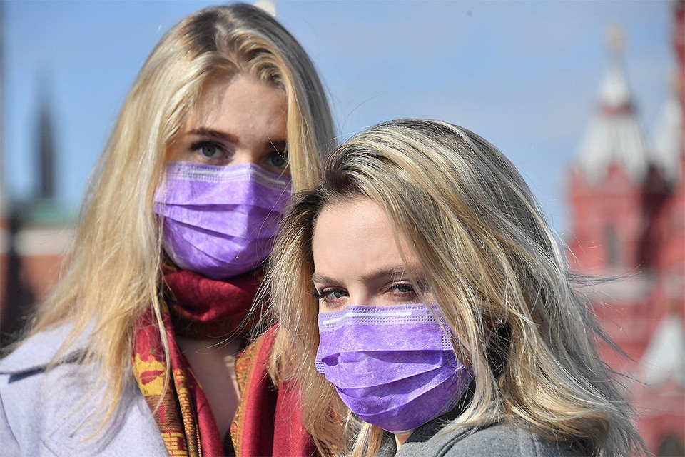 «Волонтеры раздают пропитанные наркотиками маски»: Развенчиваем «страшилку», которая расползается по соцсетям 