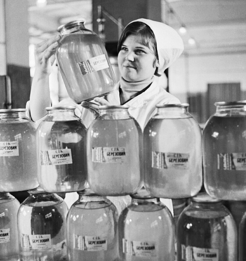 Сок в банках быстро стал популярен в СССР. Фото: barcaffe.ru