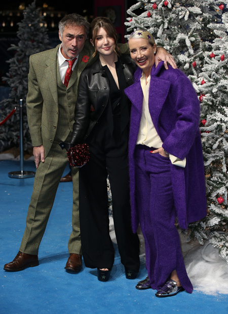 Эмилия Кларк и Генри Голдинг, Кайли Миноуг и другие на премьере фильма в Лондоне Эмилия Кларк и Генри Голдинг, Кайли Миноуг и другие на премьере фильма в Лондоне Звезды,Красная дорожка