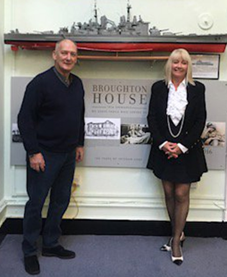 Виктория Бекхэм рассорилась с отцом Дэвида накануне крестин Круза и Харпер Виктория Бекхэм рассорилась с отцом Дэвида накануне крестин Круза и Харпер Звезды,Новости о звездах