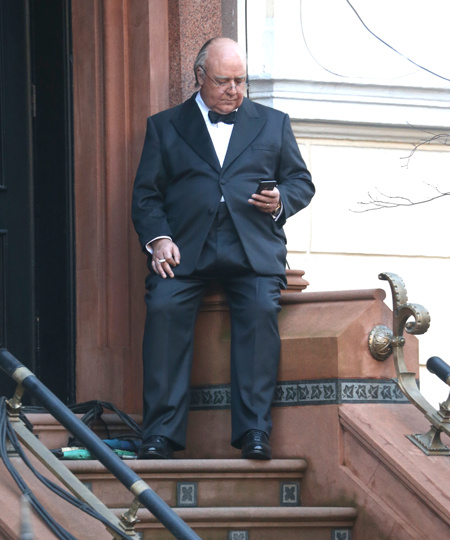 Неузнаваемые Рассел Кроу и Сиенна Миллер на съемках фильма о создателе Fox News Неузнаваемые Рассел Кроу и Сиенна Миллер на съемках фильма о создателе Fox News Кино / Кино