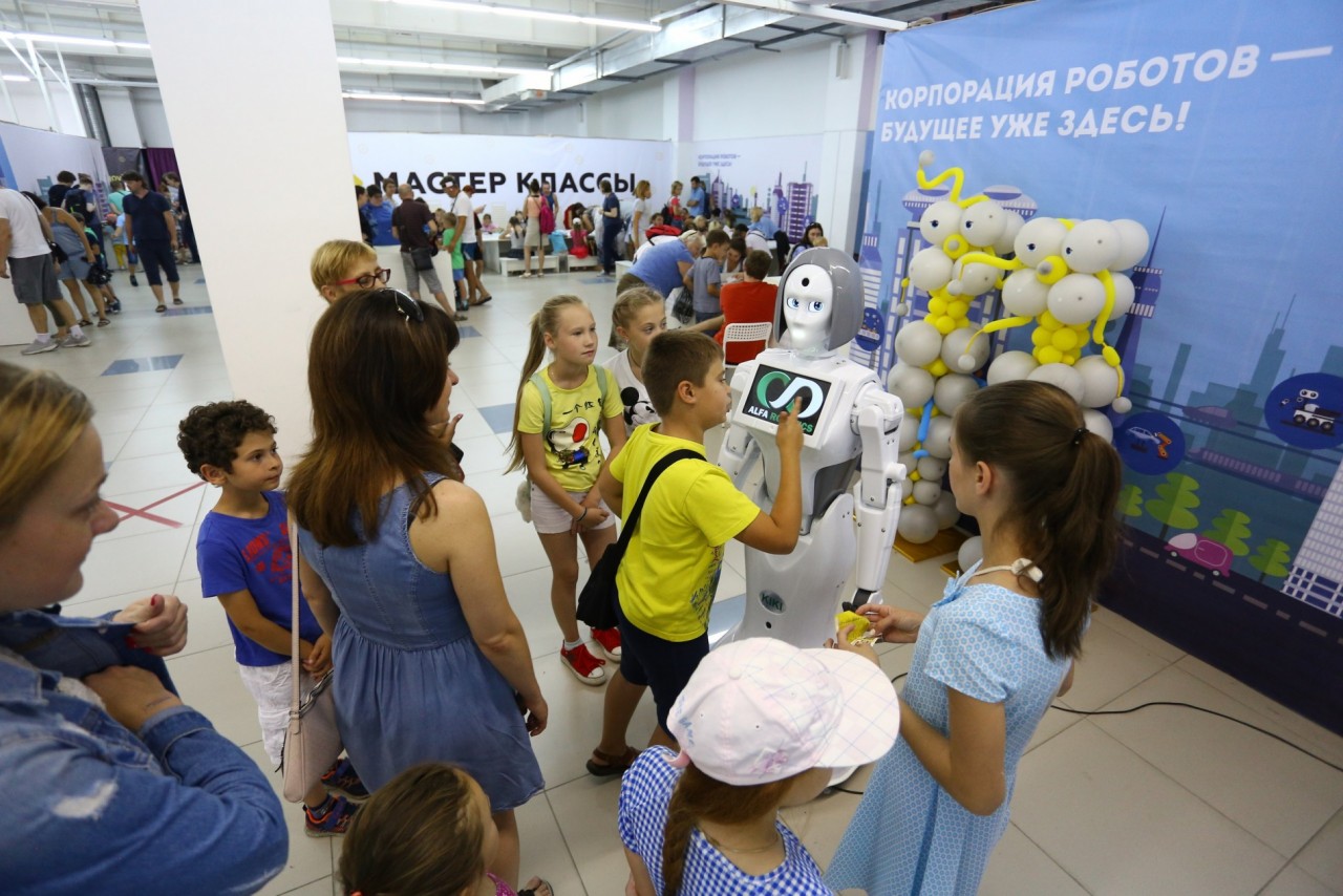 Роботы со всего мира съехались в Севастополь