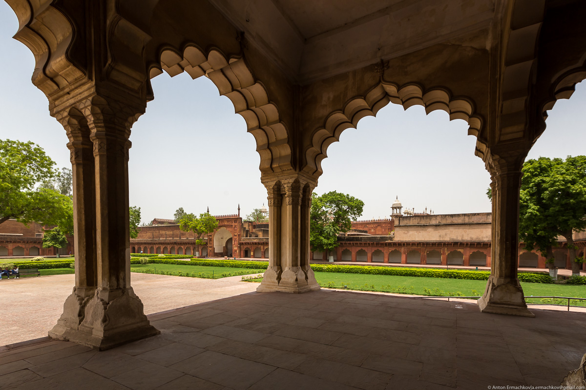 Agra india. Красный Форт Агра. Агра Форт Индия. Красный Форт Агра крепость. Дворец Агры в Индии.