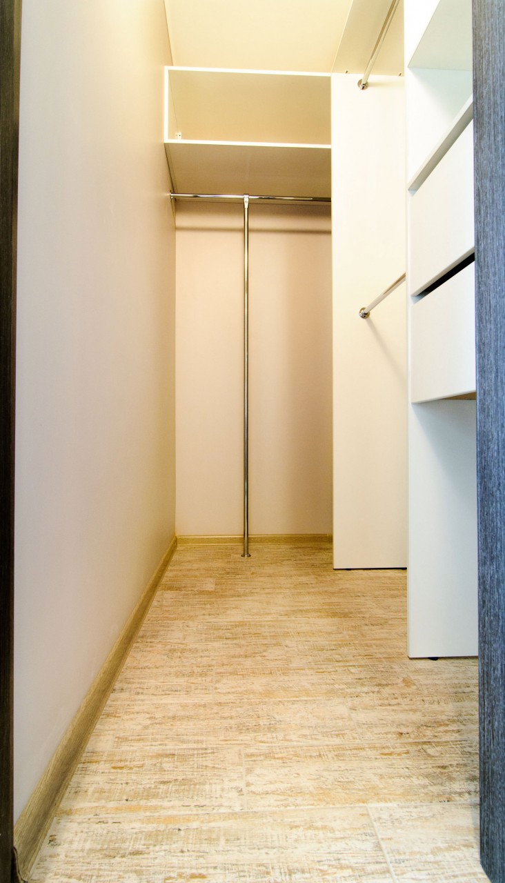 Современный интерьер однокомнатной квартиры 42 кв. м. от компании PLANiUM