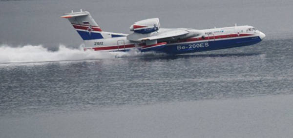 Скорость машины при наборе воды составляет порядка 180-200 км/ч