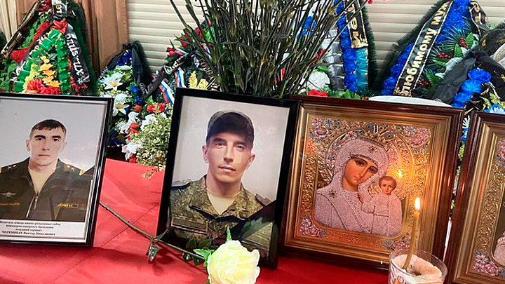 РАНЕНЫЙ ВИКТОР ЧЕРЕМНЫХ ПОГИБ, СПАСАЯ КОМАНДИРА ПОЛКА РАНЕНЫЙ ВИКТОР ЧЕРЕМНЫХ ПОГИБ, СПАСАЯ КОМАНДИРА ПОЛКА армия