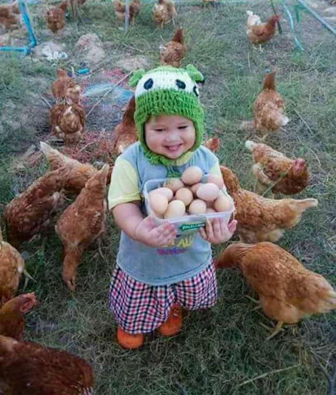 В гостях у бабушки: 20 самых смешных фото про малышей в деревне В гостях у бабушки: 20 самых смешных фото про малышей в деревне воспитание,Дети,Жизнь,Истории,проблемы