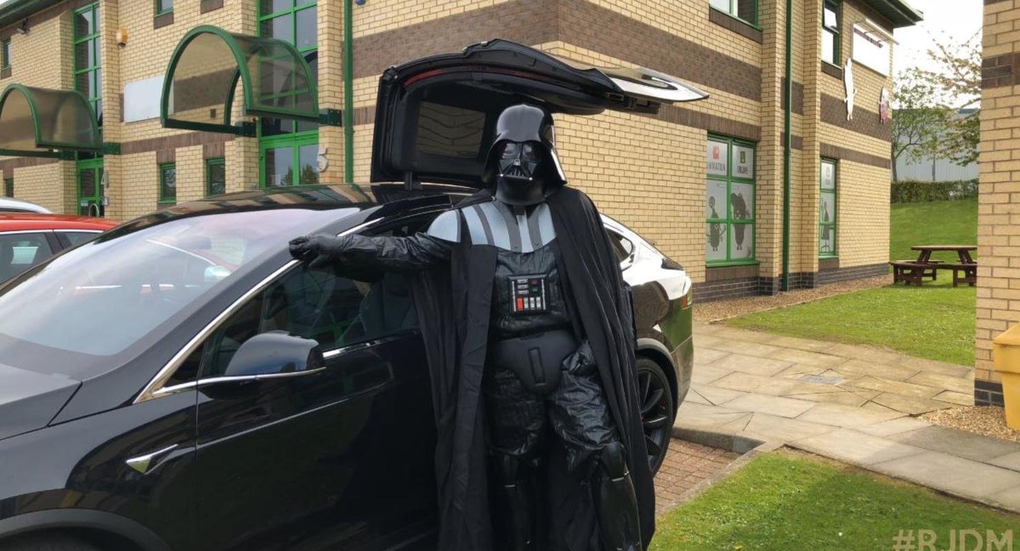 Электромобили Tesla могут разговаривать голосом Дарта Вейдера