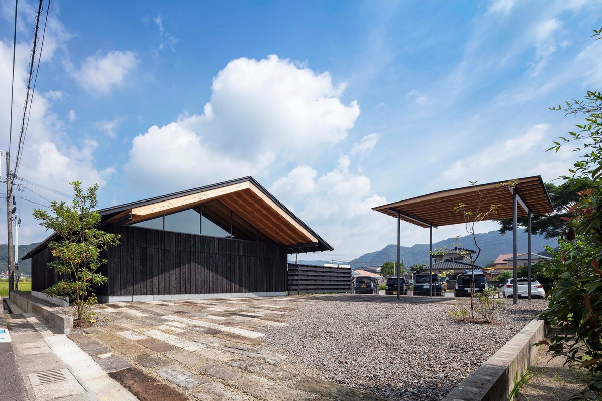 Обугленный дом выходного дня в Японии