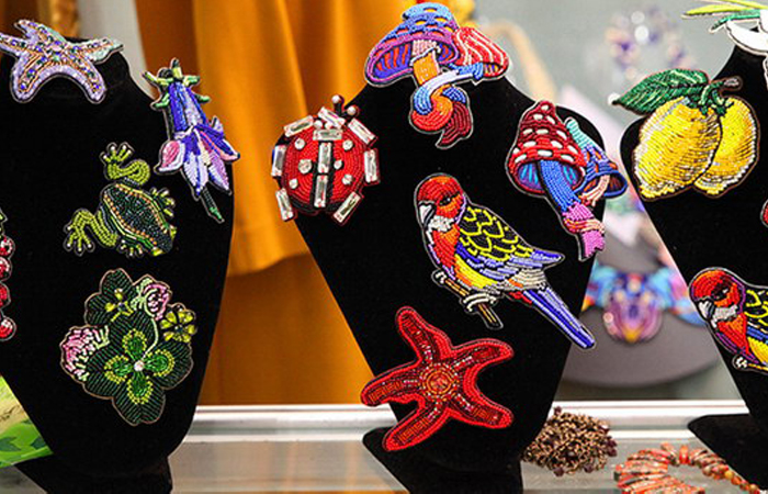 Брошь помогает самовыражаться. / Фото: intermedia.ru 