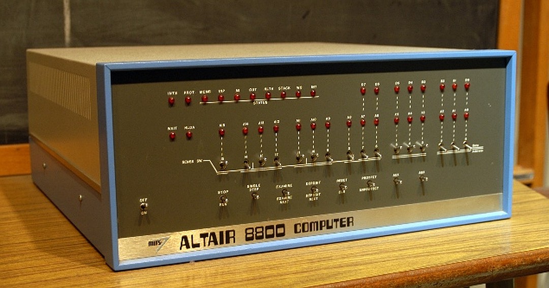 А вот такой Альтаир-8800 без клавиатуры и экрана
