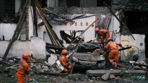 землетрясение в центральном китае десятки погибших и массовые разрушения