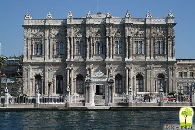 Дворец турецского султана «Долмабахче» в Стамбуле, Турция дворец, Долмабахче, дворца, части, просто, находится, можно, здесь, именно, султанов, гарем, Стамбуле, строительства, люстра, посмотрим, султана, жителей, кухни, отделены, основной